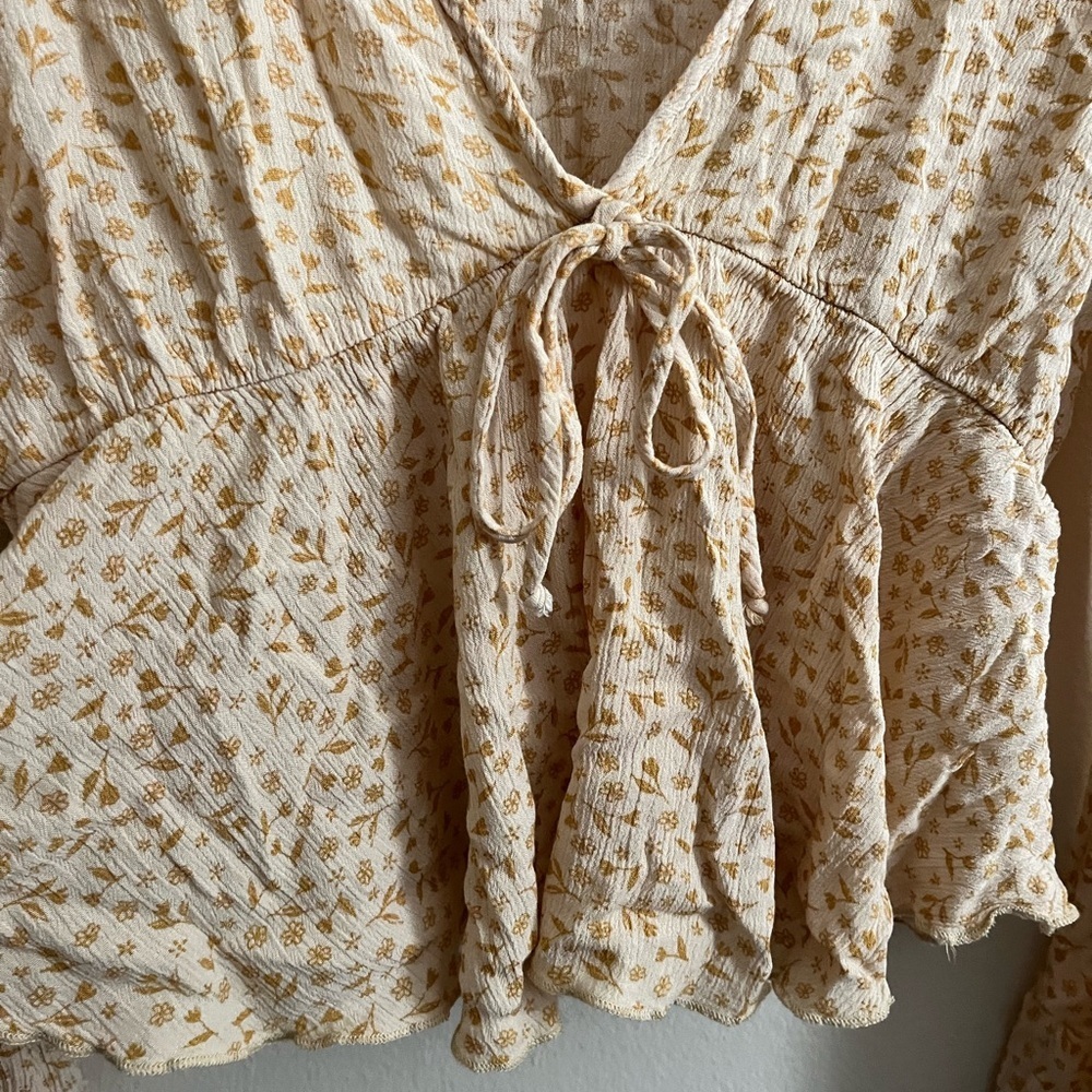 Floral Tie Front Top - Picture 3 of 6